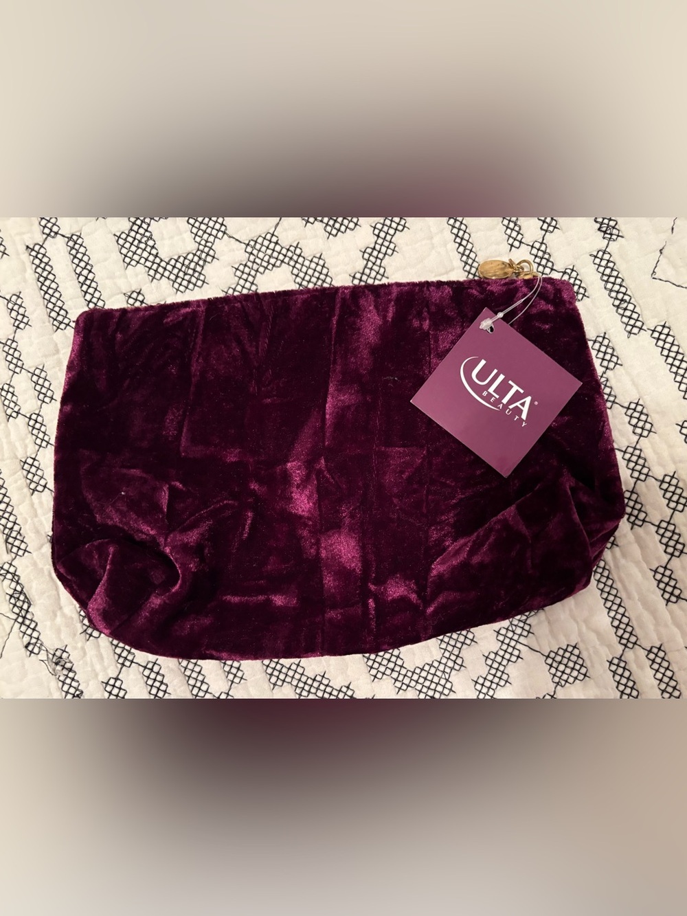2 make up bags- Estée Lauder Patterned Multicolor Zip Pouch & NWT Ultra bag - Picture 2 of 7